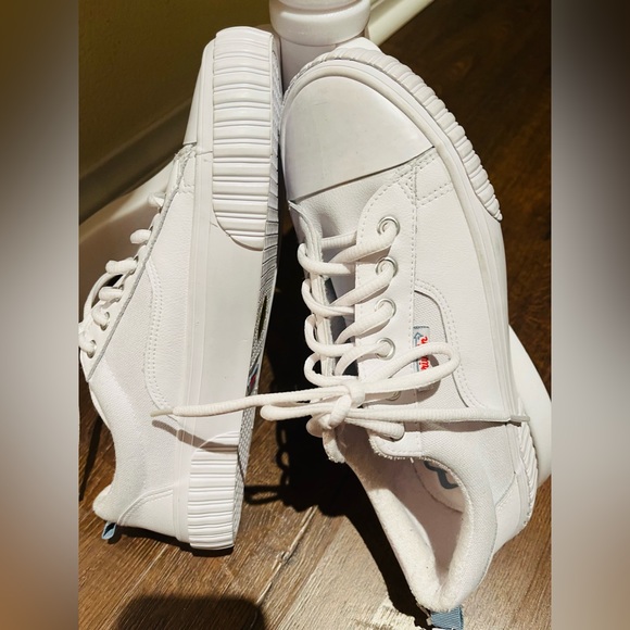 GENUINE LEATHER DRIVE IN WHITE SNEAKERS SIZE 9, NWOT - Picture 4 of 4